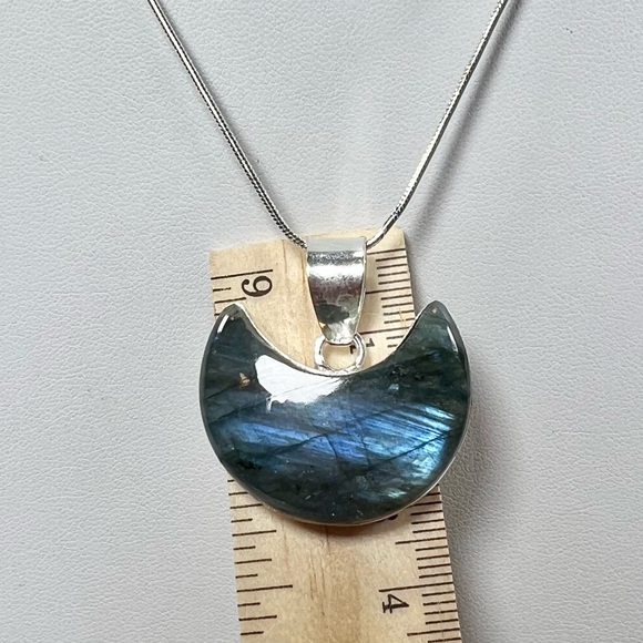 Labradorite Half 🌙 Moon 925 Gemstone Pendant - Picture 4 of 6